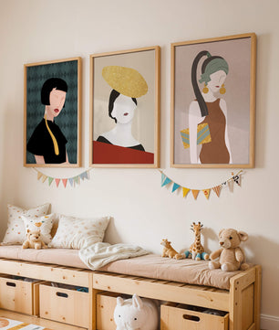 Trio de portraits modernes avec lignes douces et chapeaux exubérants
