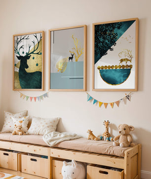 Ensemble de trois tableaux modernes avec motif de cerfs et finition dorée