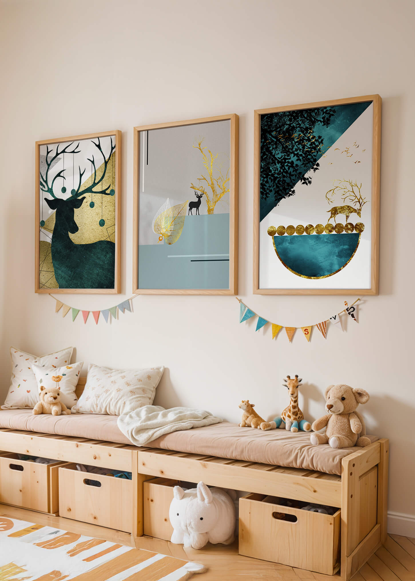 Conjunto De Tres Cuadros Modernos Con Motivo De Ciervos Y Acabado Dorado