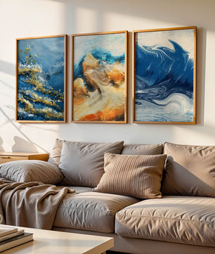 Ensemble de peintures abstraites dans des tons bleus et dorés