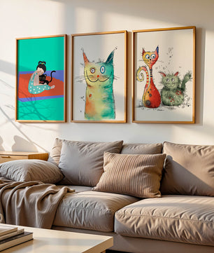 Ensemble d’illustrations colorées de chats avec un cadre en bois clair