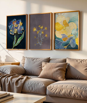 Art floral moderne avec des motifs de fleurs et des éléments dorés