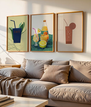 Imágenes Minimalistas de Bebidas Exhibidas en Interiores