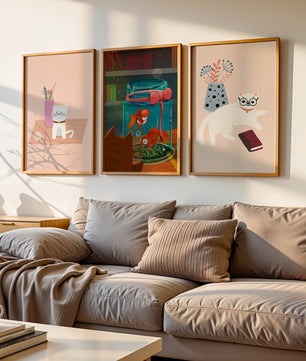 Ensemble de tableaux modernes avec des chats et un aquarium