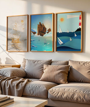 Triptyque de paysages marins avec bateaux et phare