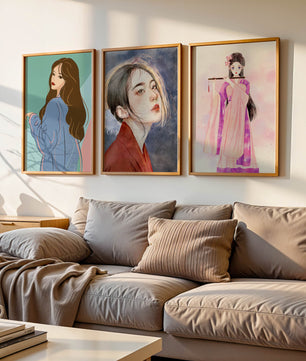 Tríptico de retratos femeninos en estilo moderno