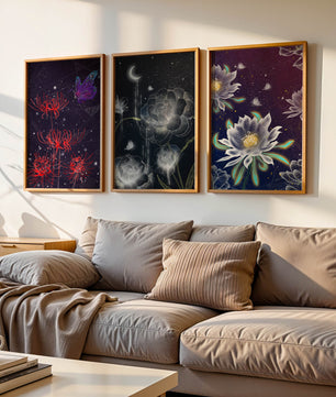 Pared Decorada con Conjunto de Tres Lienzos de Flores y Elementos Naturales