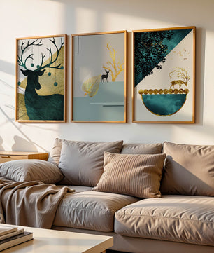 Ensemble de trois tableaux modernes avec motif de cerfs et finition dorée